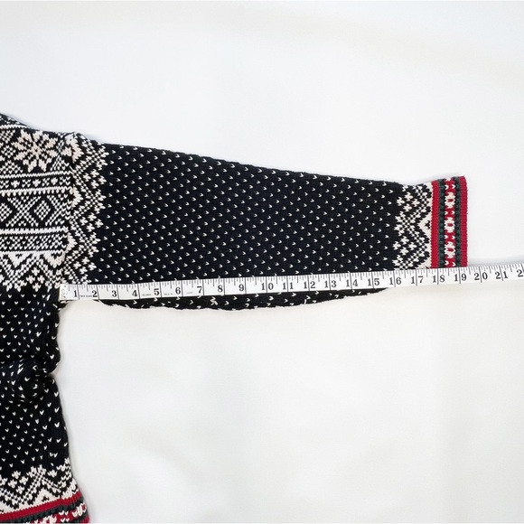 L.L. Bean Sweater Kingfield Fair Isle Size Medium Black Red Nordic Snowflake EUC - Picture 9 of 12